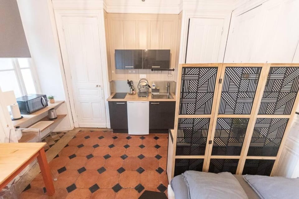 Kitchen or kitchenette, Dining area, minibar