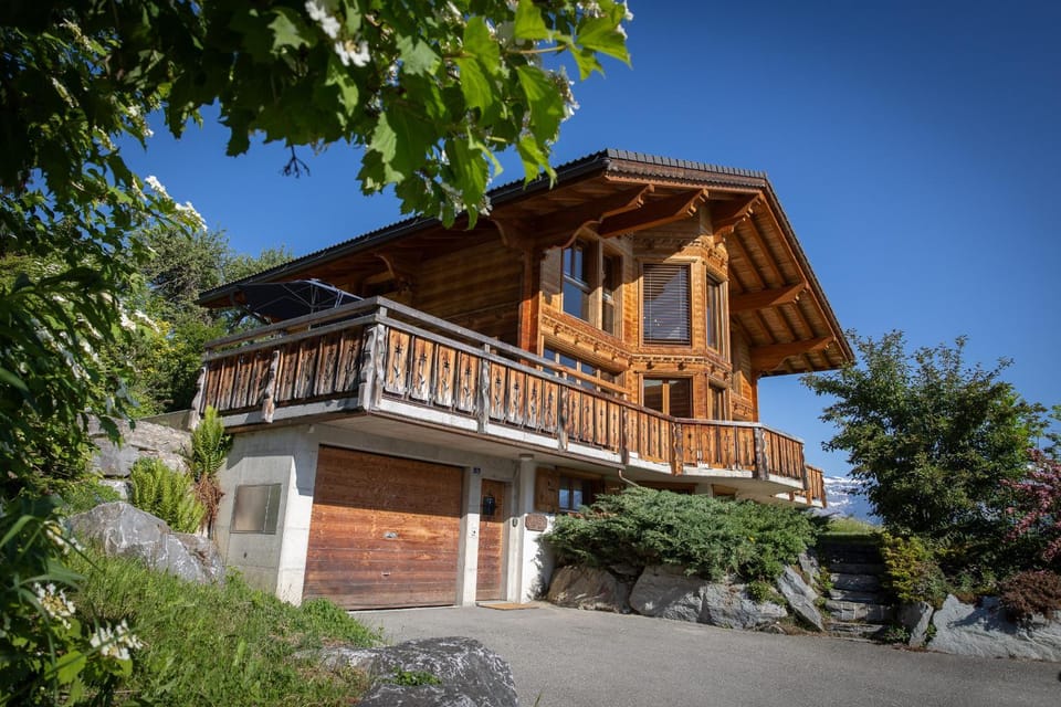Property building, Facade/entrance, Off site