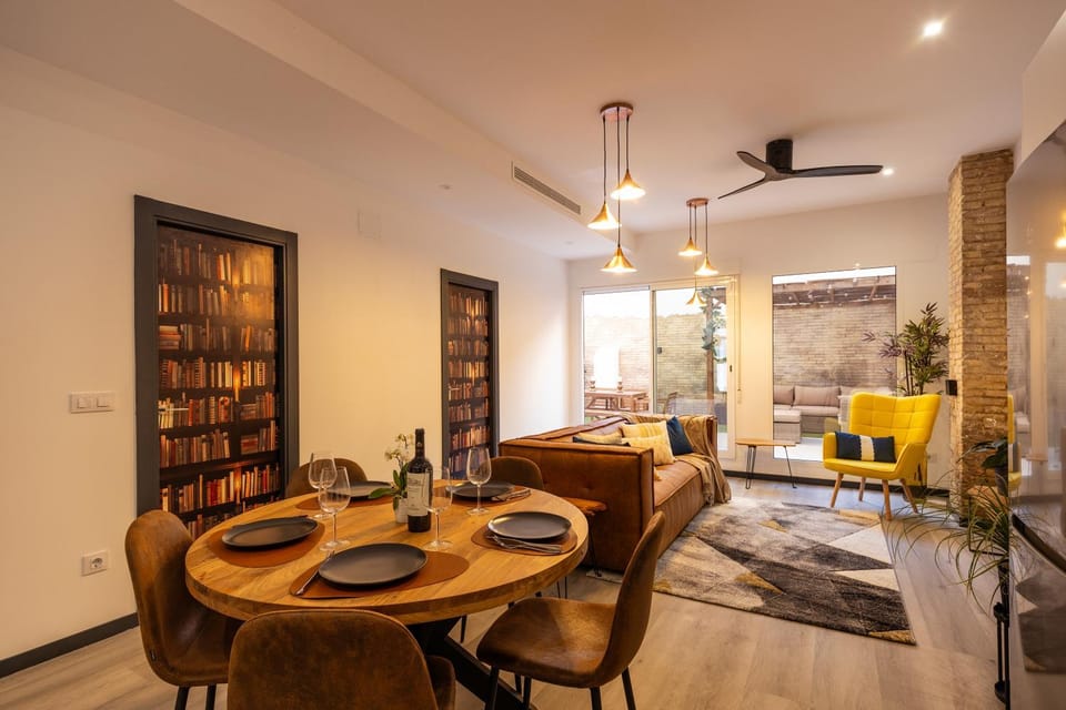 Living room, Seating area, Dining area, fireplace, air conditioner