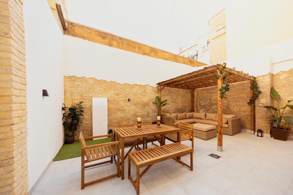 Patio, Day, Living room, Seating area, Dining area