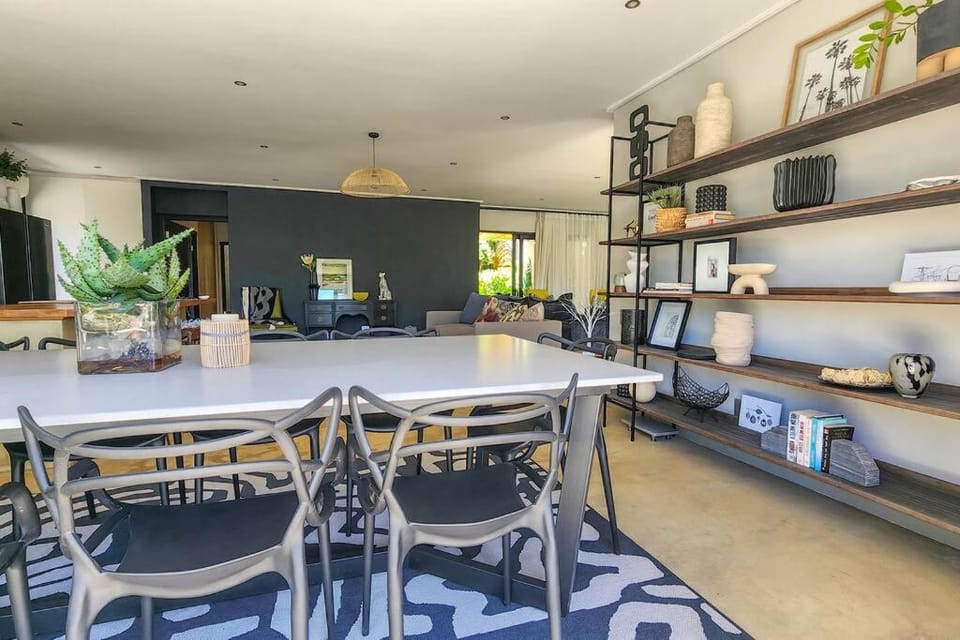 Seating area, Dining area