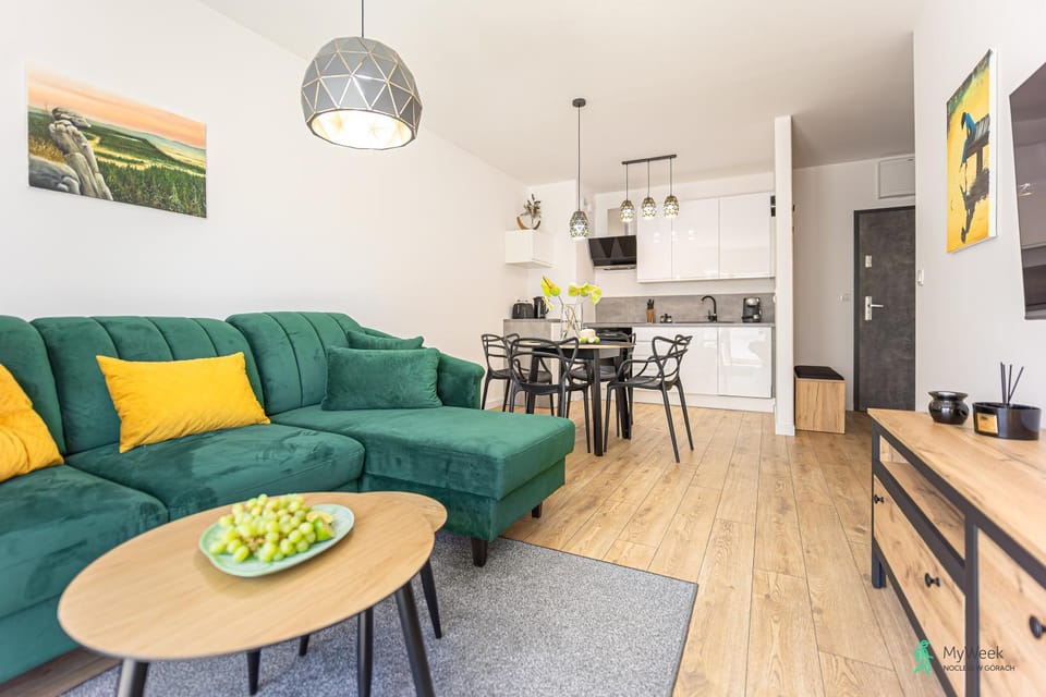 Apartament Bluszczowy, MyWeek Apartment in Lower Silesian Voivodeship