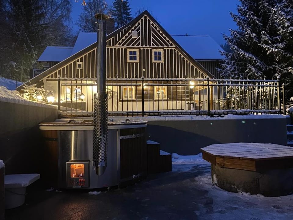 Property building, Spa and wellness centre/facilities
