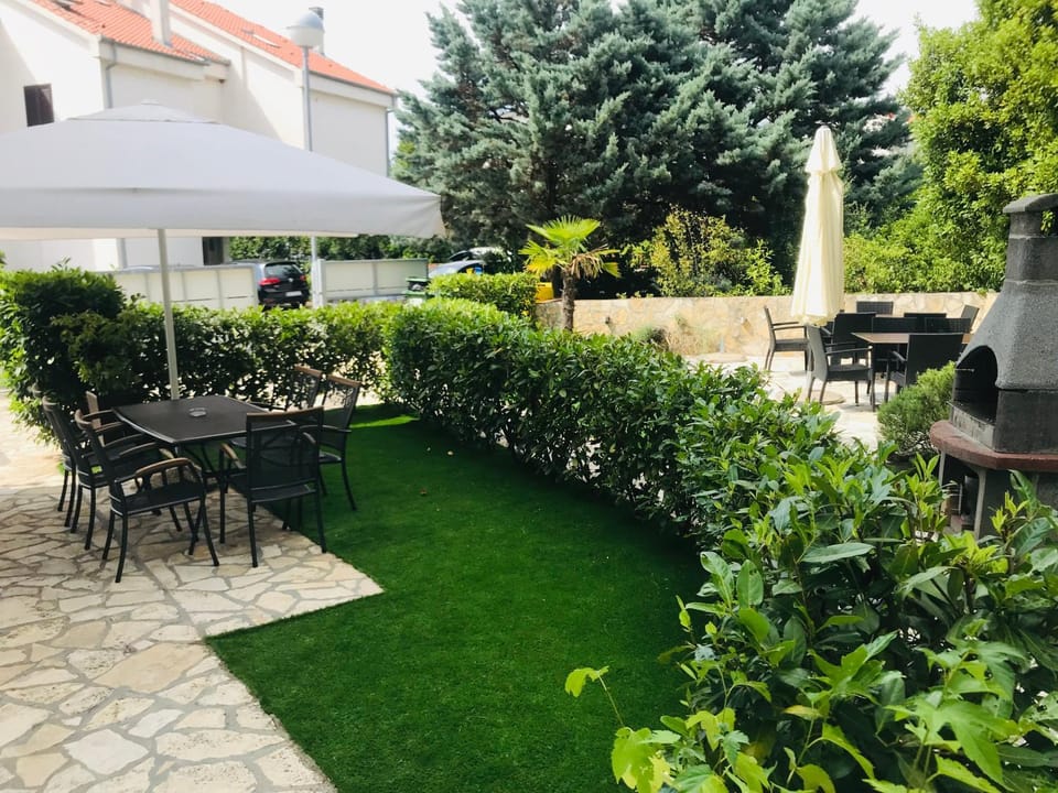 Patio, Day, Garden, Garden view