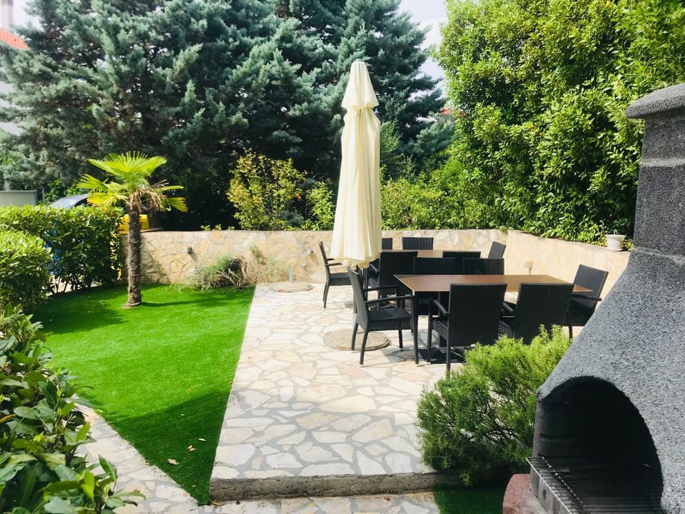 Patio, Day, Garden, Garden view