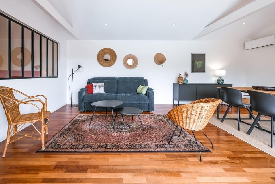 Living room, Dining area, air conditioner