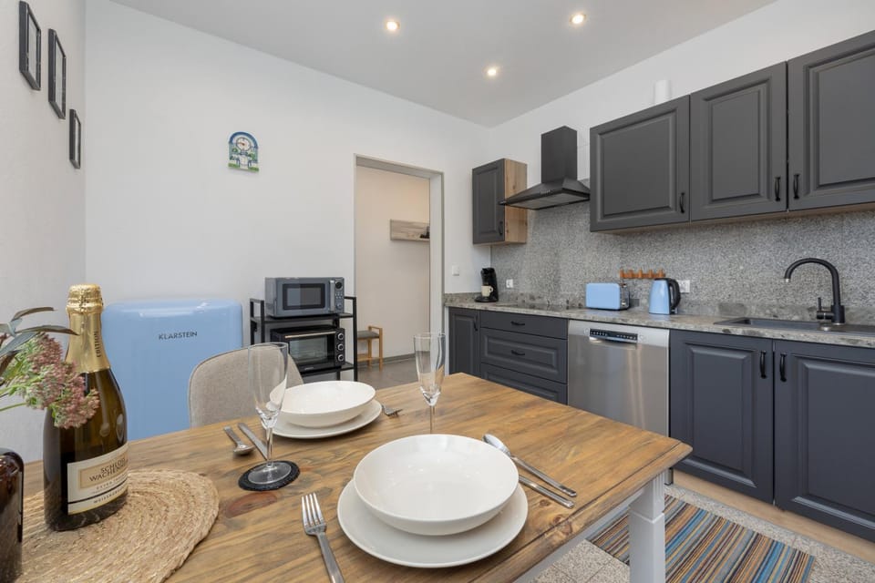 Kitchen or kitchenette, Communal kitchen, microwave