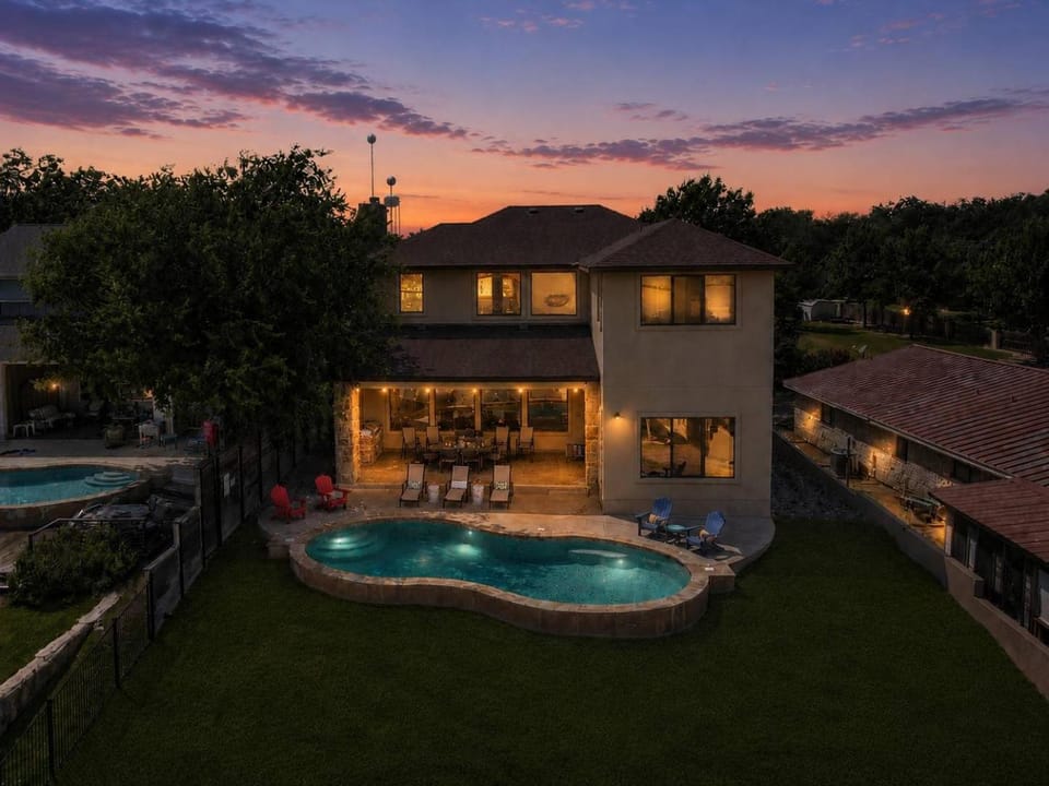 119 Christopher Concierge Services Available House in Kingsland