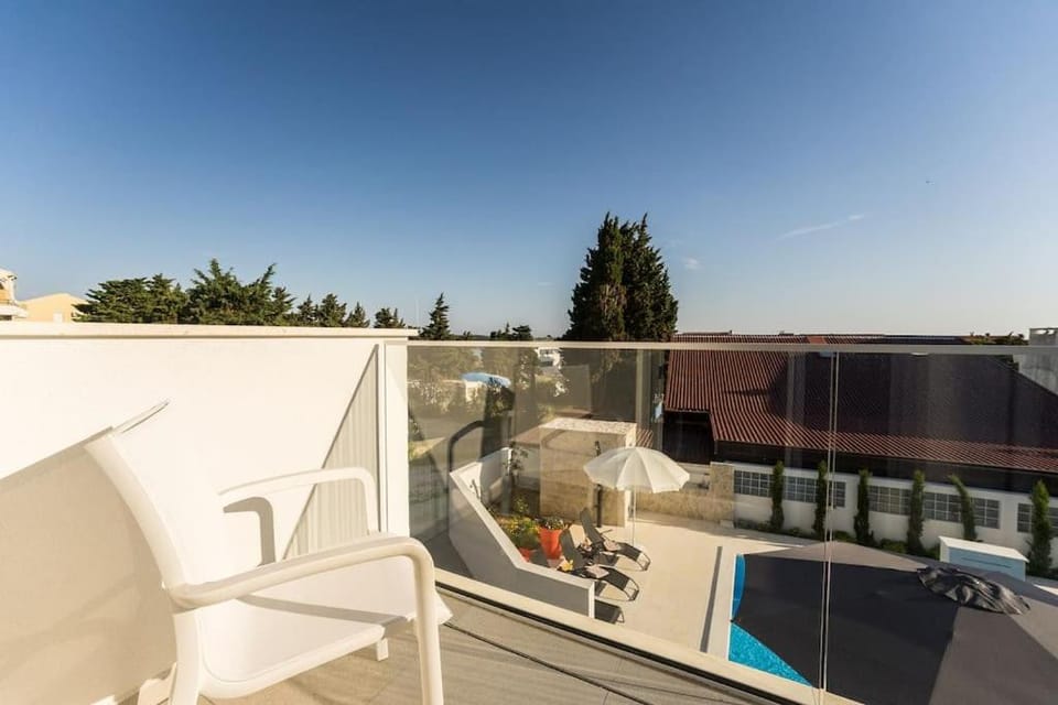 Villa Soleil blanc, luxury villa with private pool Villa in Novalja