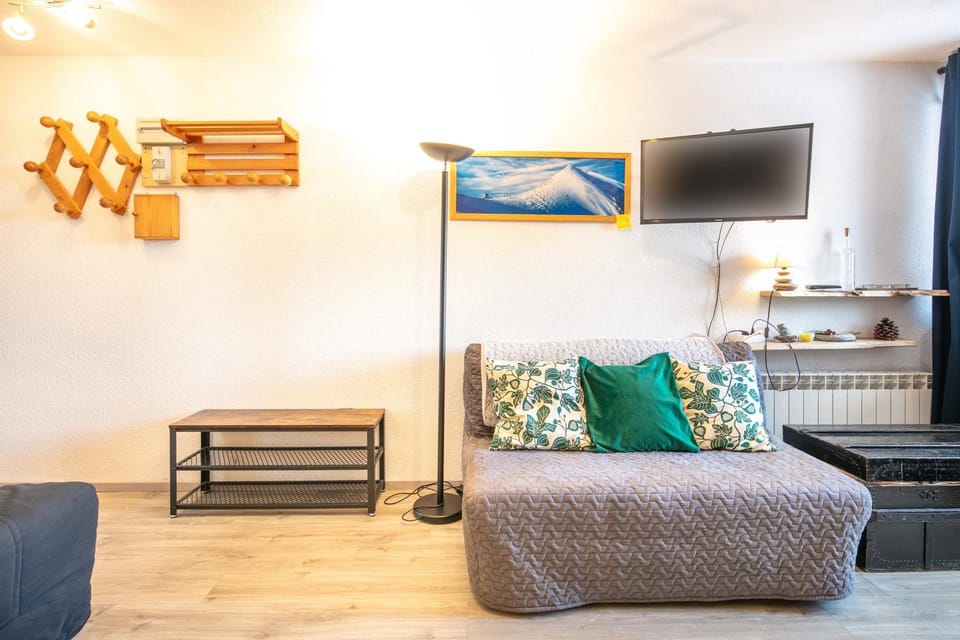 Communal lounge/ TV room, Living room