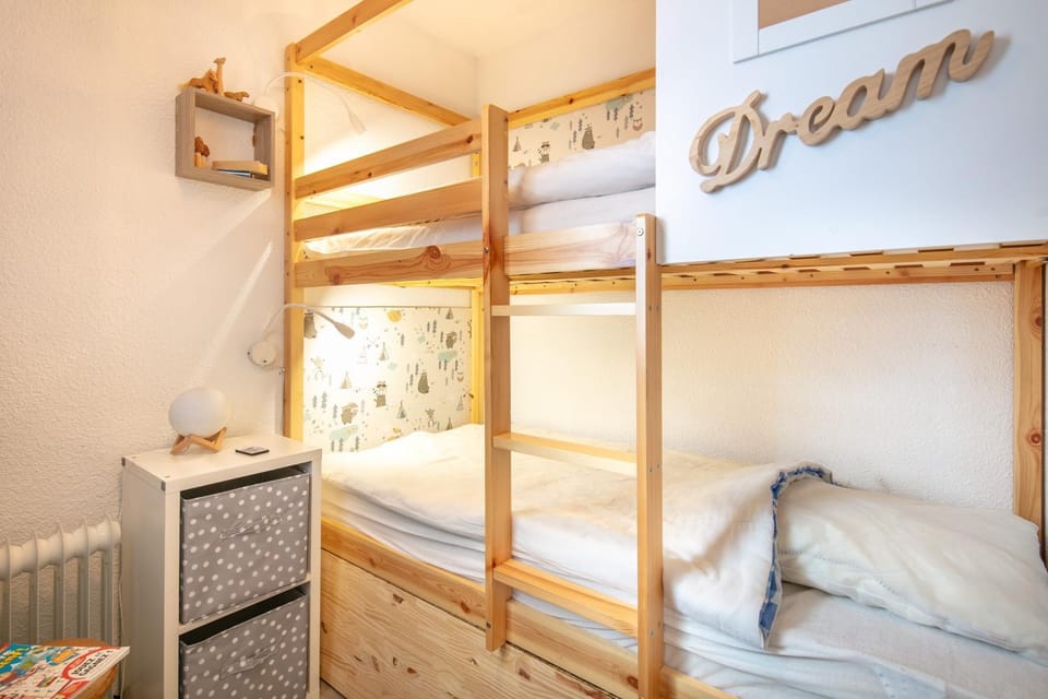 Bed, bunk bed