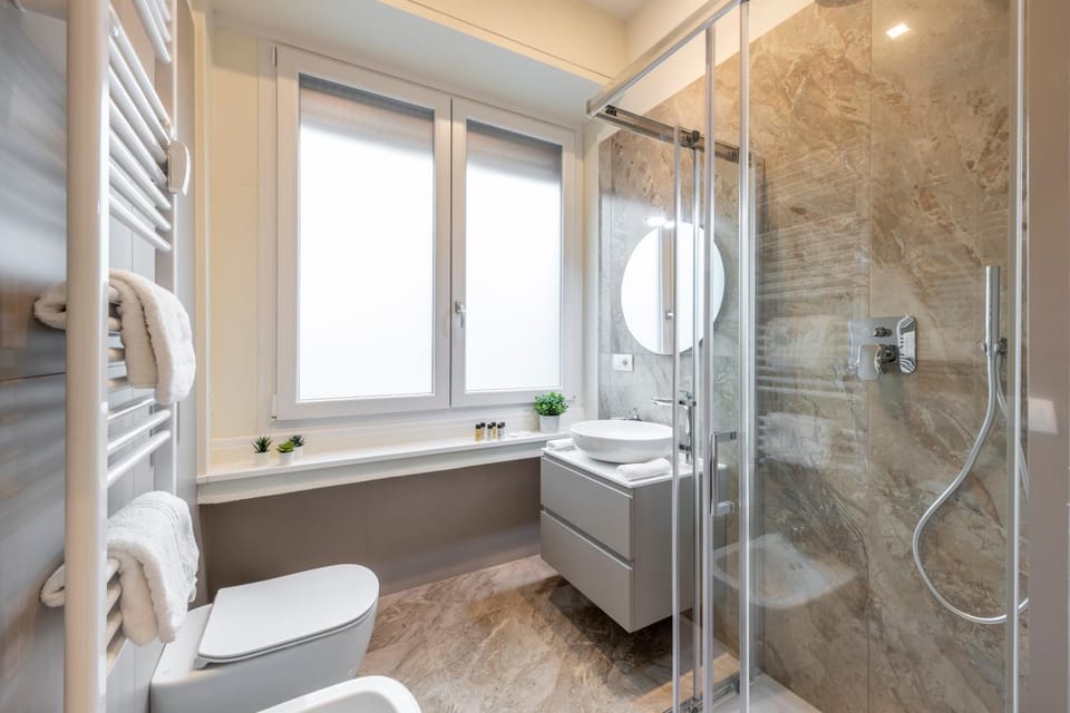 Shower, Toilet, Bathroom, bidet, towels