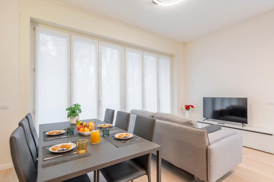TV and multimedia, Living room, Dining area