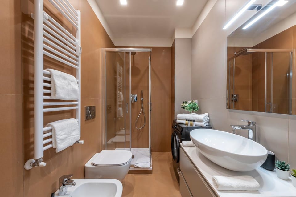 Shower, Toilet, Bathroom, bidet, towels