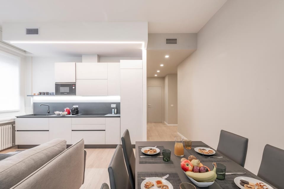 Kitchen or kitchenette, Living room, Seating area, Dining area