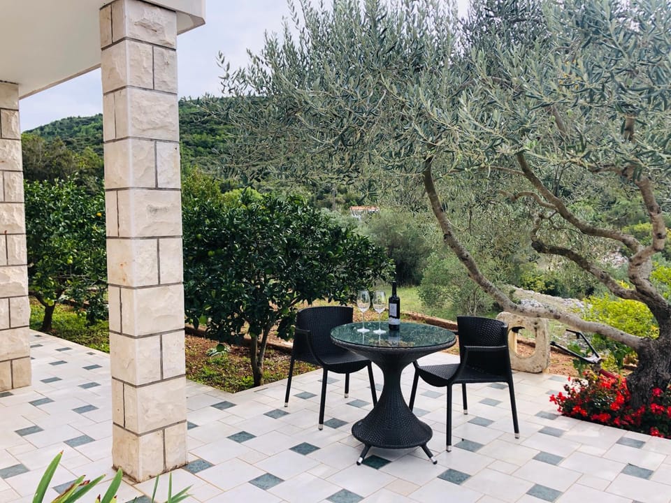 Balcony/Terrace, Garden view