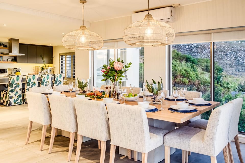 Kitchen or kitchenette, Seating area, Dining area, Mountain view
