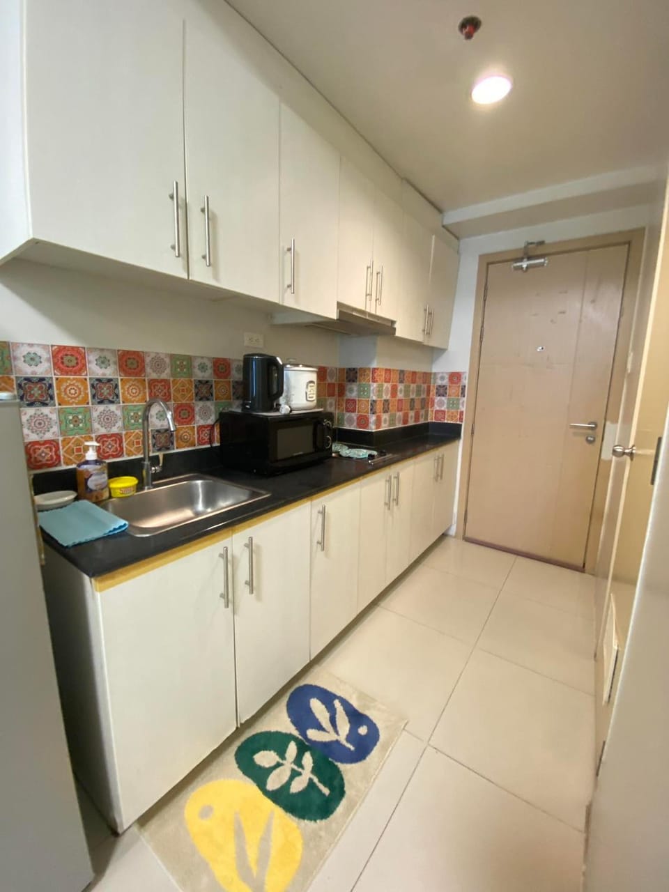 Kitchen or kitchenette, dishwasher, minibar
