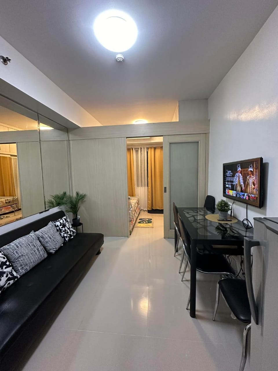 TV and multimedia, Living room, Photo of the whole room, Dining area
