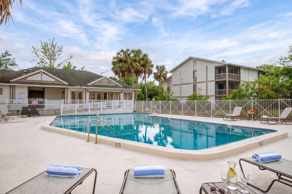 Convenient & Inviting - Fully-Equipped 2BD Condo House in Gainesville