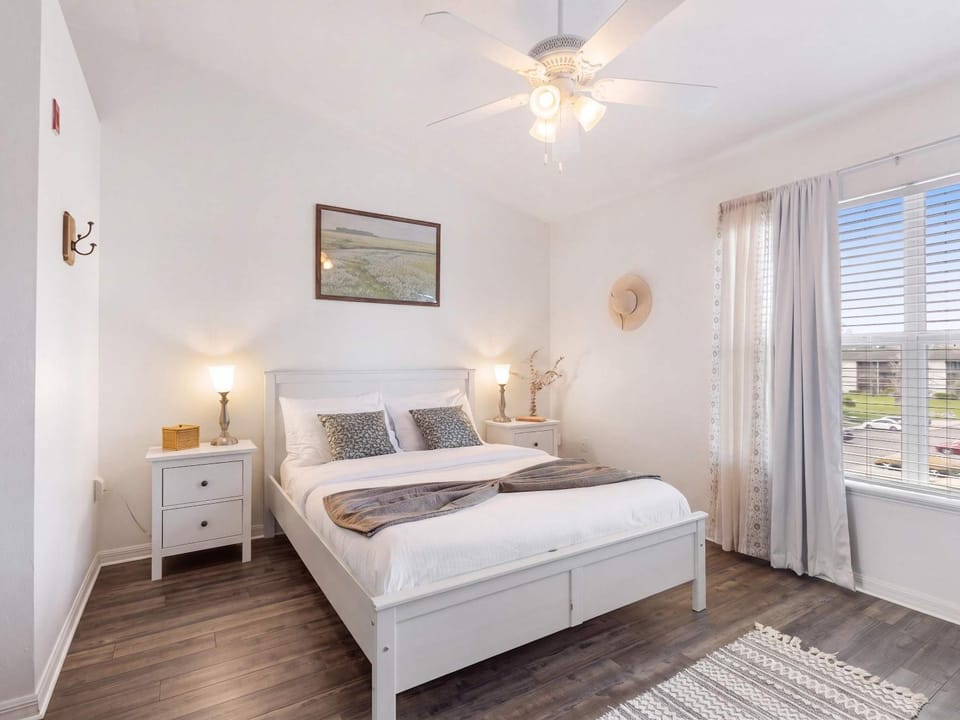 Convenient & Inviting - Fully-Equipped 2BD Condo House in Gainesville