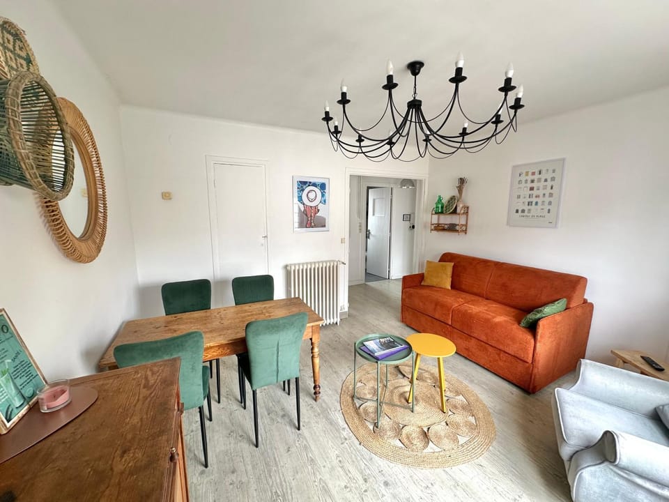 Living room, Dining area