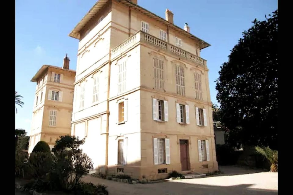Property building, Day, Landmark view