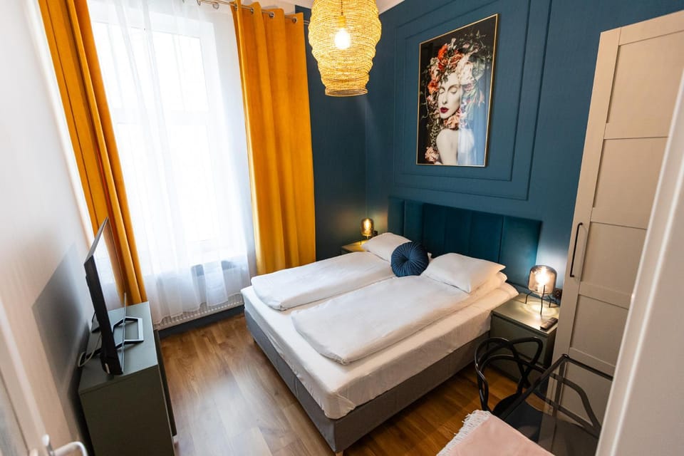 Bed, Photo of the whole room, Bedroom, internet, wardrobe