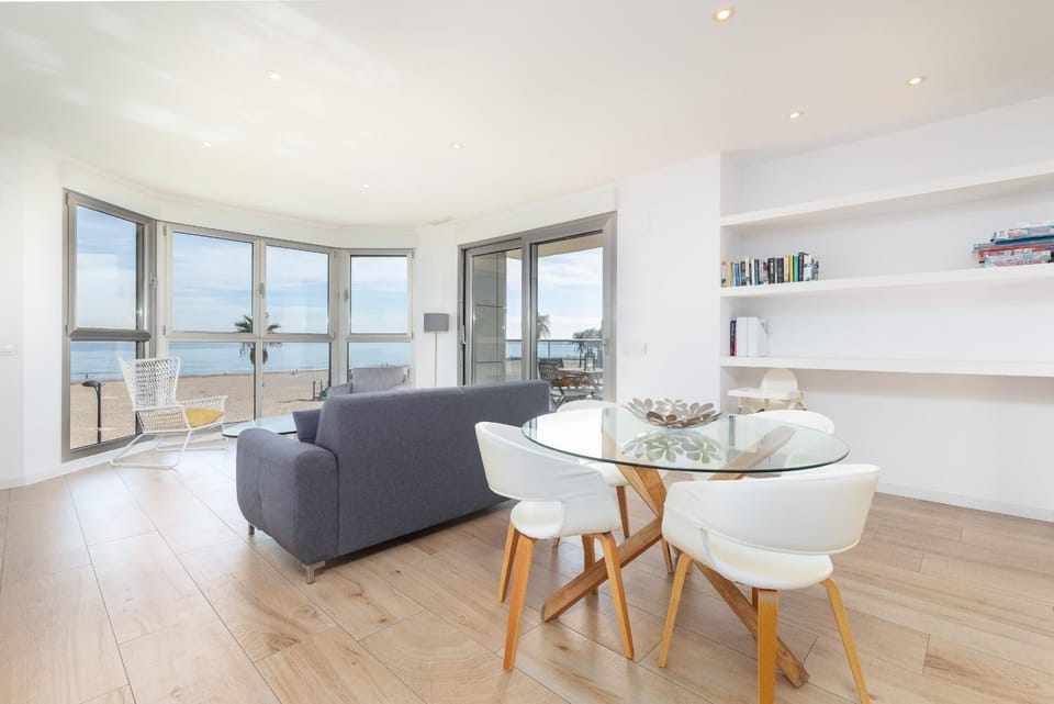 Living room, Dining area, Sea view