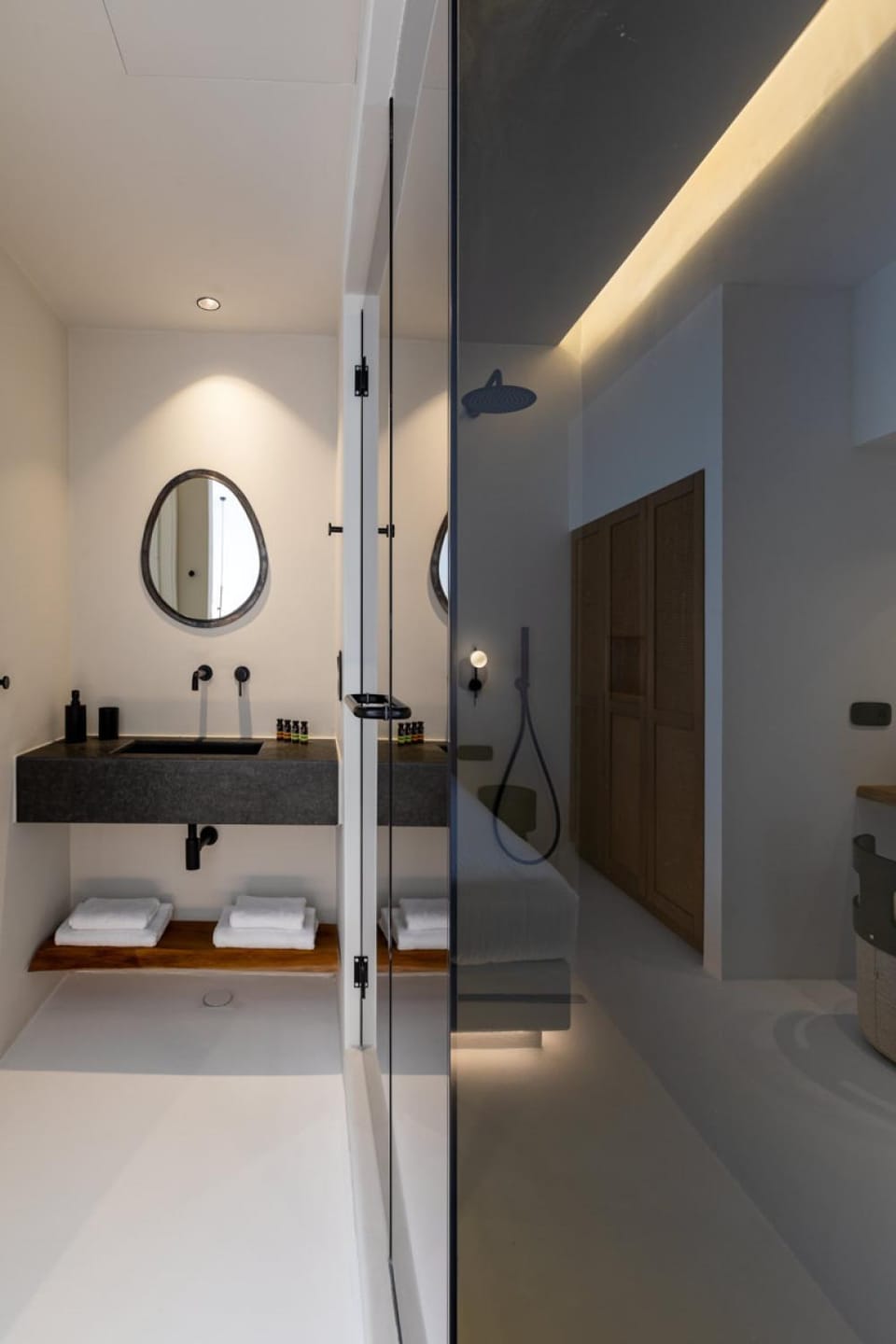 Bathroom, towels