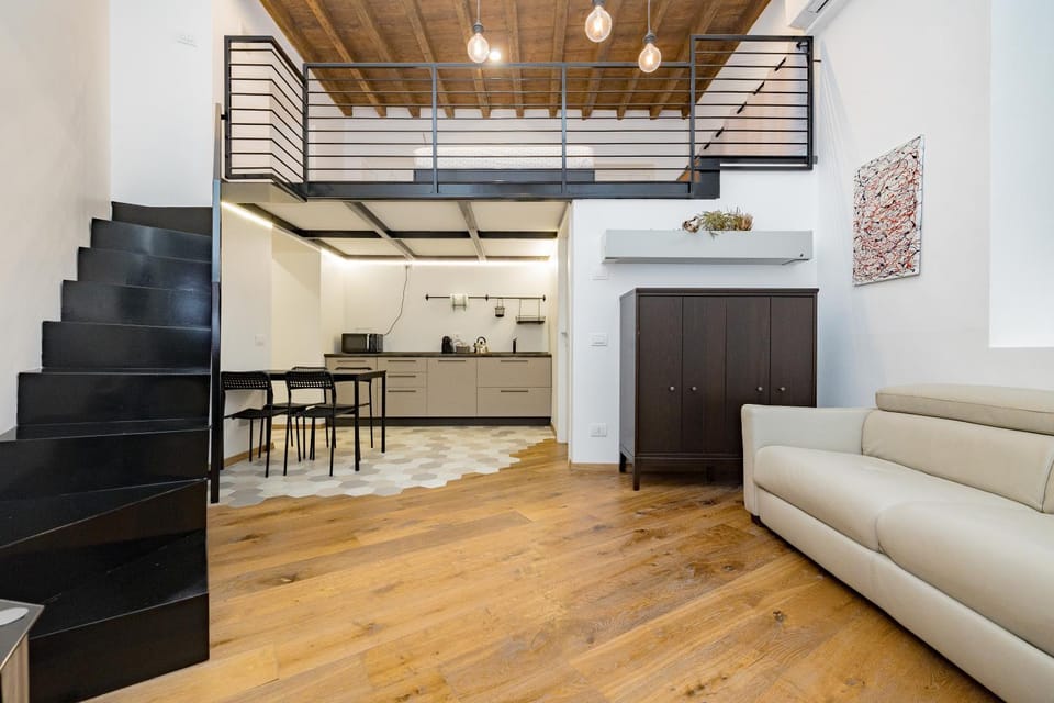 Photo of the whole room, furniture