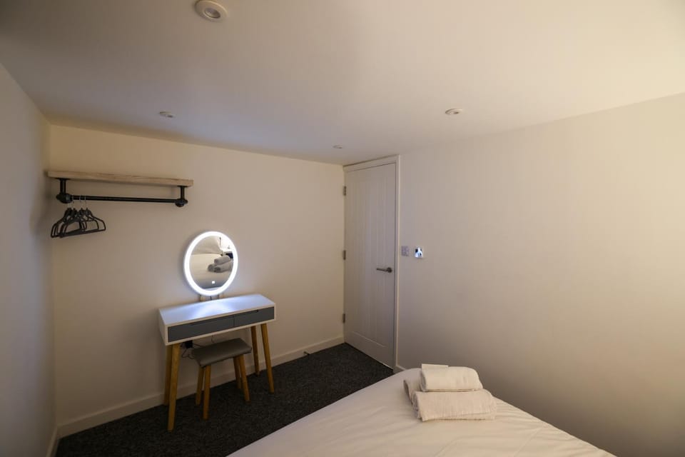 Bedroom, towels, wardrobe