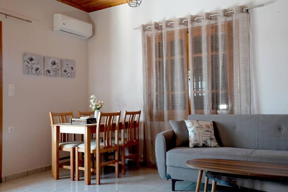 Living room, Dining area, air conditioner