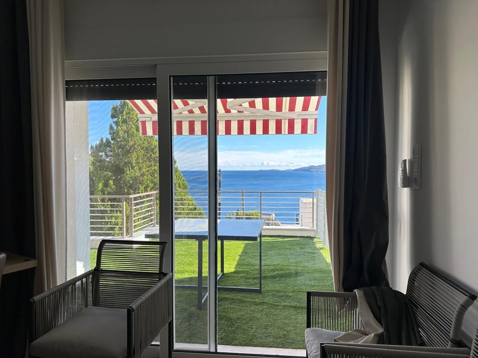Living room, Sea view