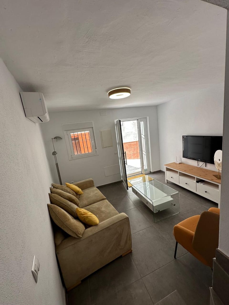 Living room, Photo of the whole room, Seating area