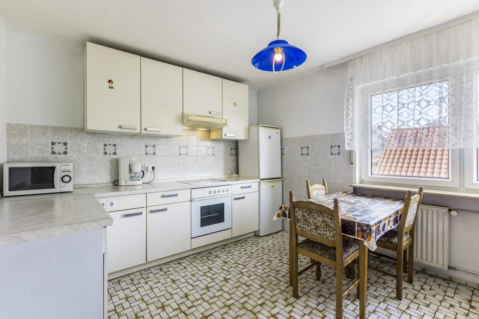 Property building, Kitchen or kitchenette, Living room