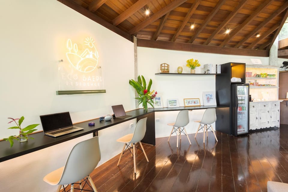 Business facilities, Internal: Not applicable to any particular room