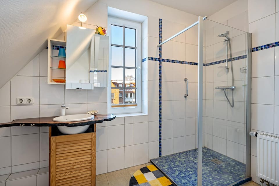 Bathroom, Living room