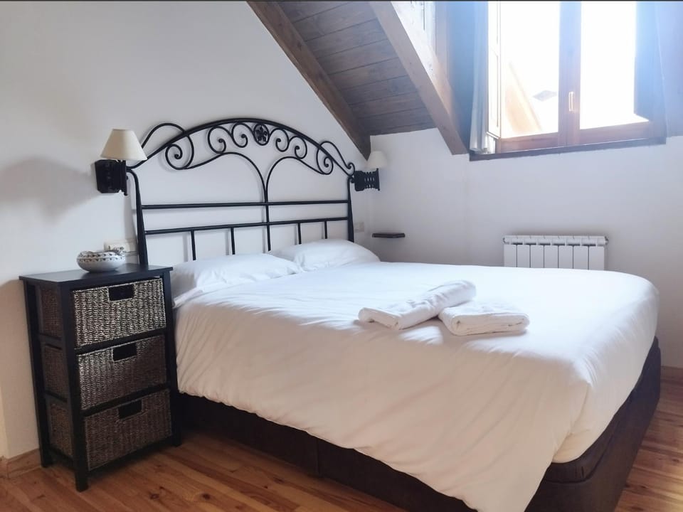 CHECK-IN CASAS Casa Puntarron Apartment in Benasque