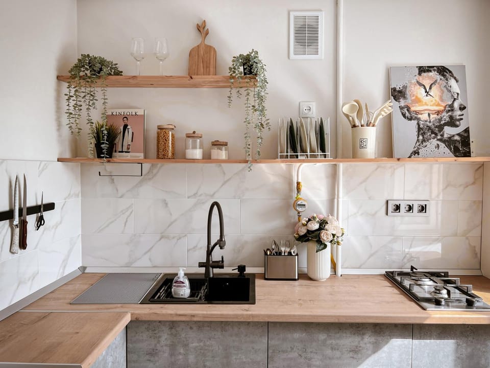 Coffee/tea facilities, Kitchen or kitchenette, pet friendly, stove