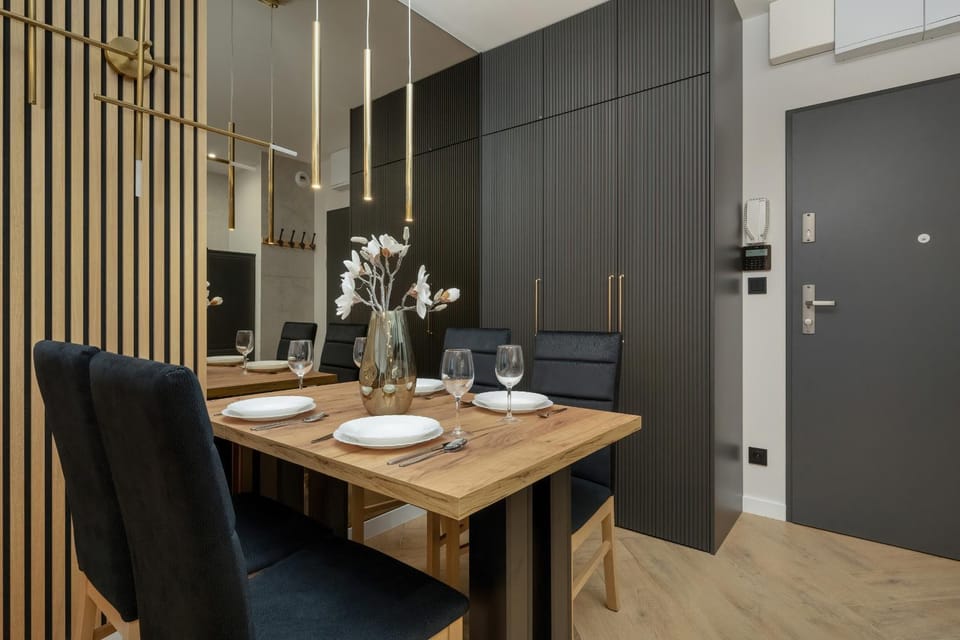 Kitchen or kitchenette, Living room, Seating area, Dining area