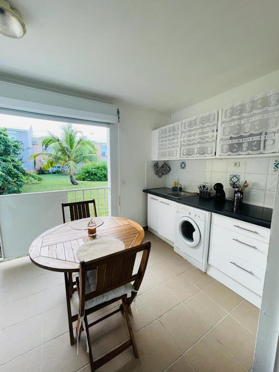 Dining area, dishwasher, minibar, stove, kitchen