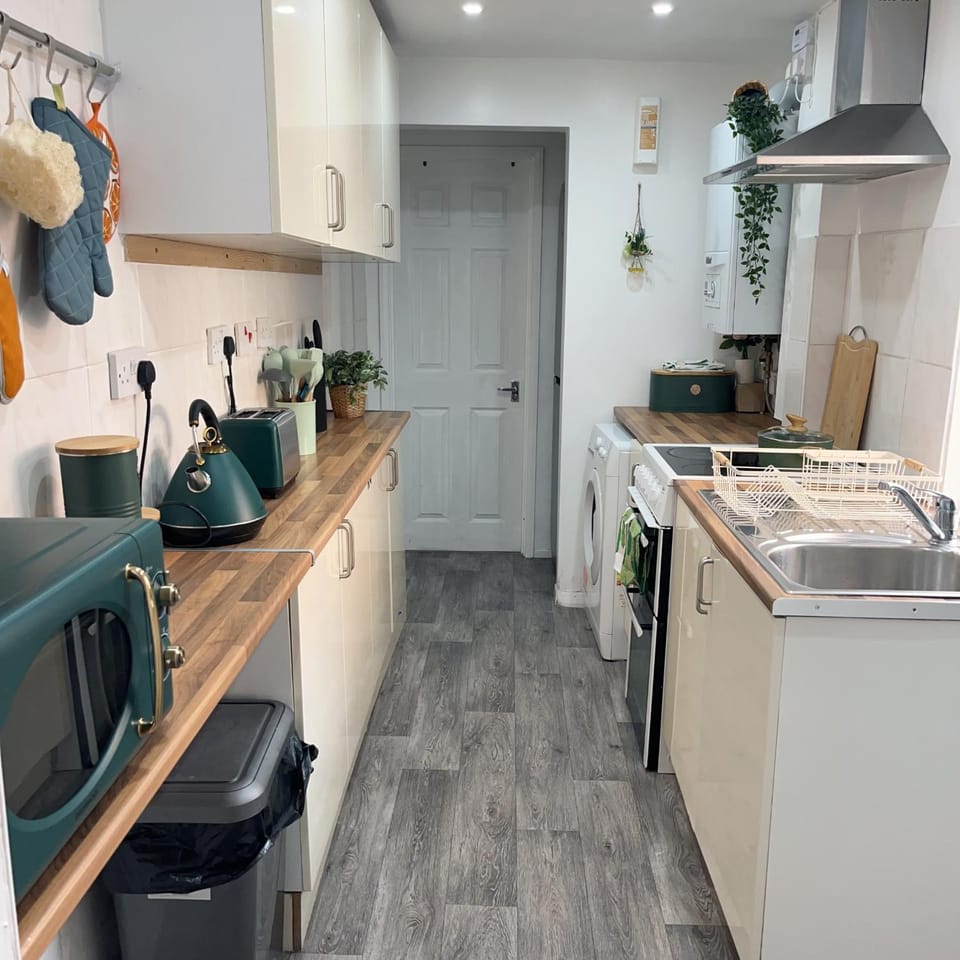 Kitchen or kitchenette, Communal kitchen, kitchen