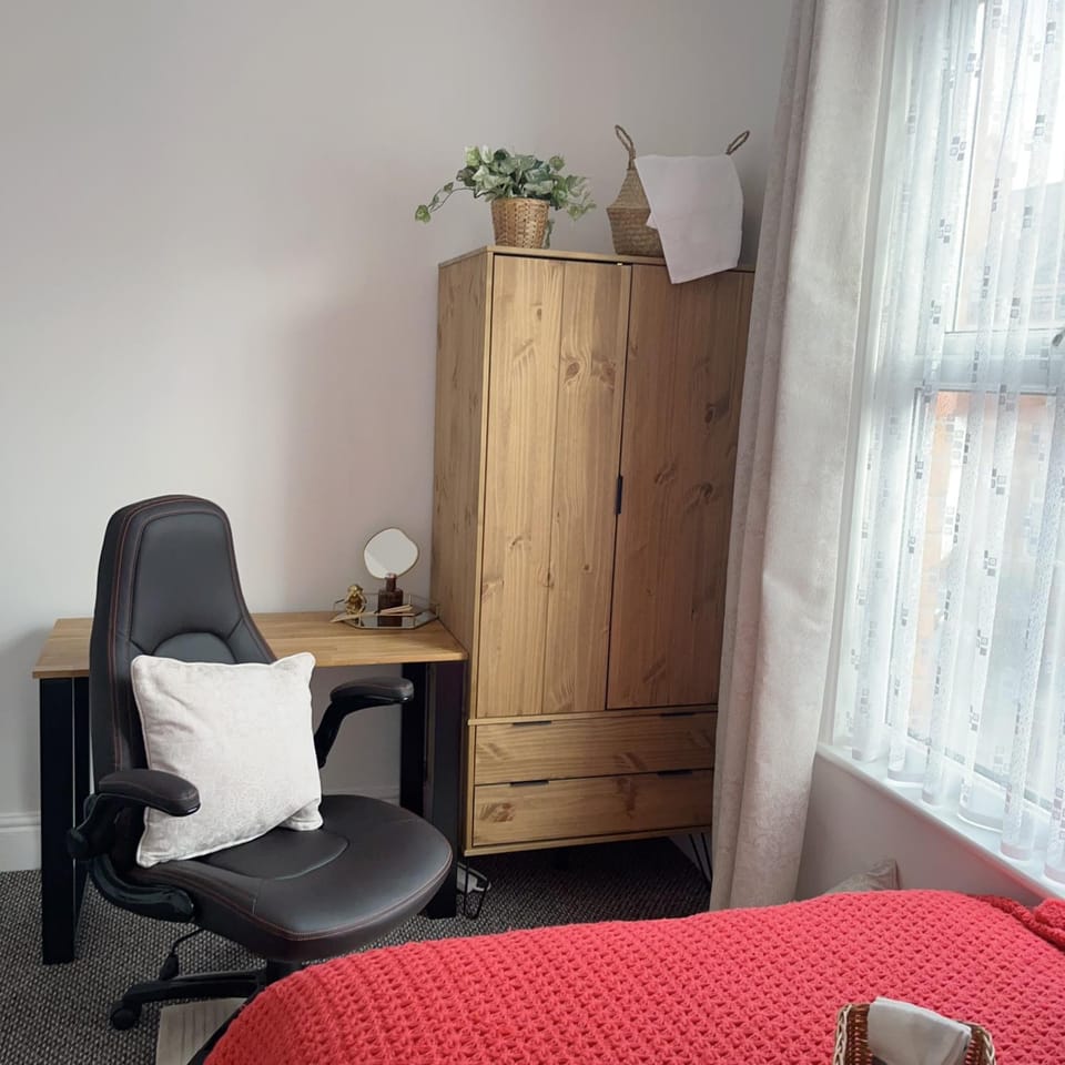 Bed, Photo of the whole room, Bedroom, hair dresser, wardrobe