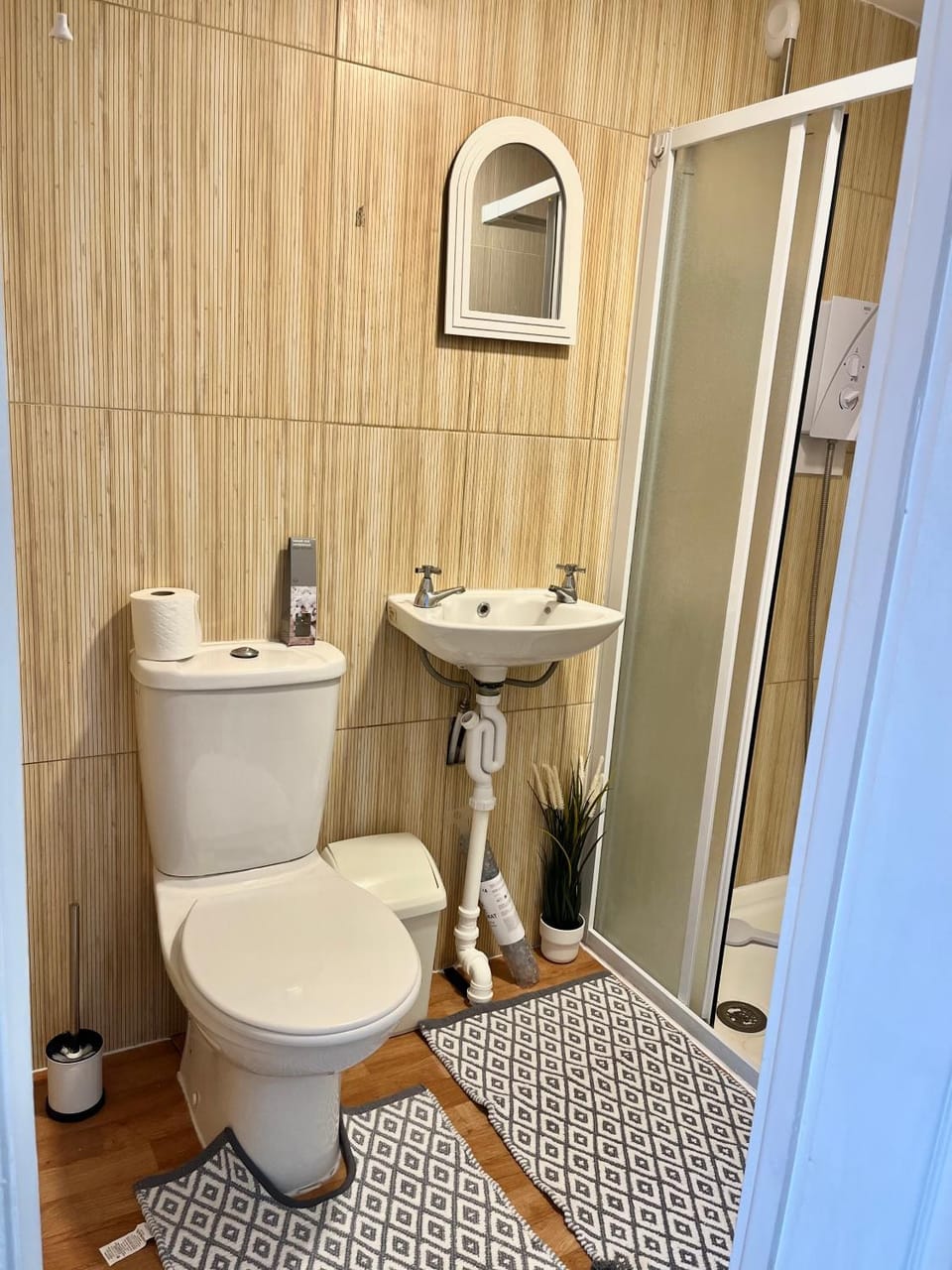 Shower, Toilet