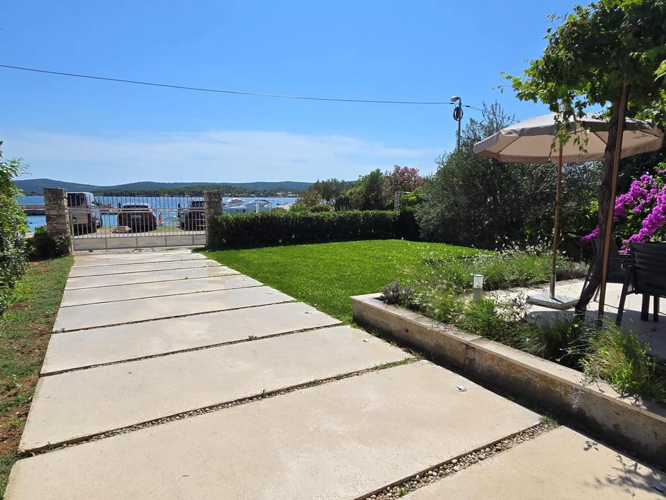 Day, Natural landscape, Garden, Garden view, Sea view