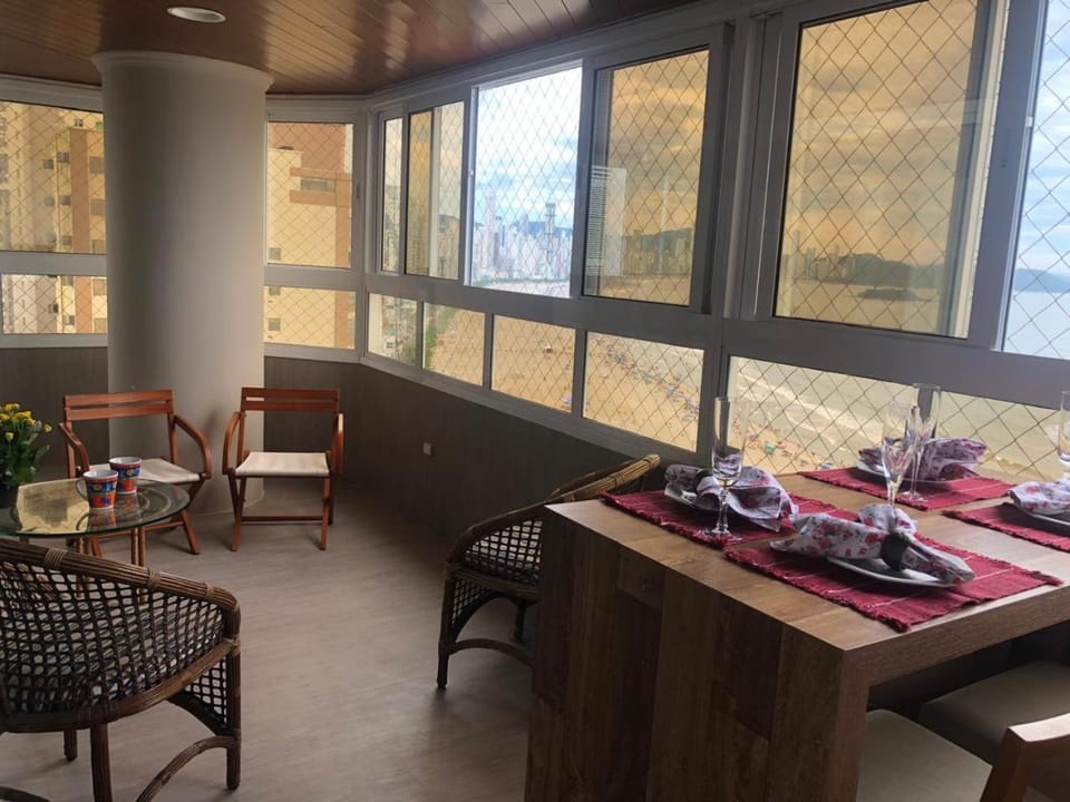 Apartamento frente ao mar. Amplo e confortável. Apartment in Camboriú