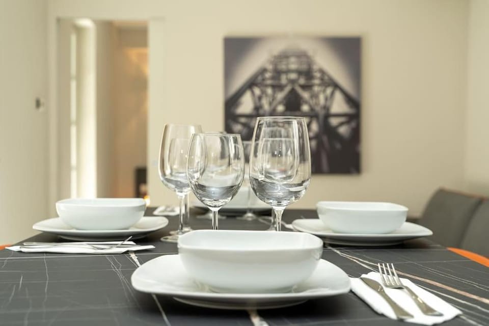 Apt 2 min from the Cathedral with private parking Apartment in Como