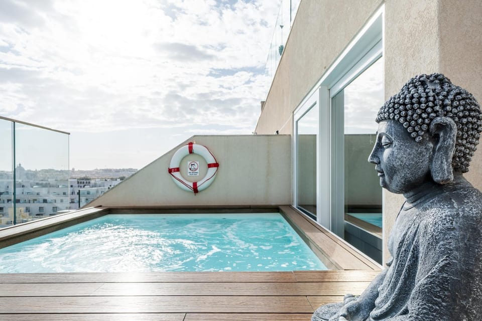 ROP Penthouse & ROF Apartment by Homega, Terrace, Private Pool & Valletta Views Apartment in Sliema