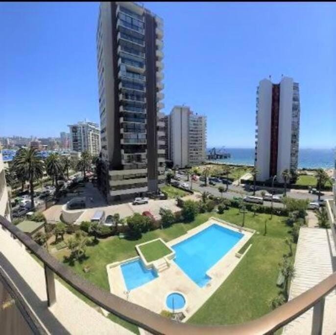 Depto San Martín a pasos Muelle con estacionamient Apartment in Vina del Mar